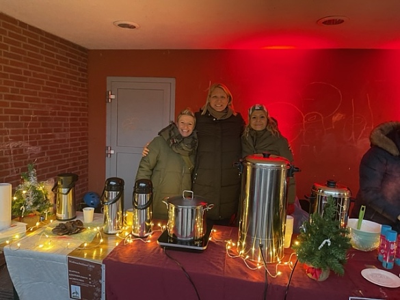 Die Mitglieder des Schulvereins haben f&uuml;r das leibliche Wohl gesorgt.