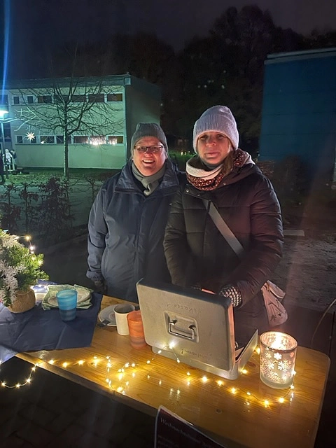 Vorweihnachtliche Stimmung durch h&uuml;bsch gestaltete St&auml;nde